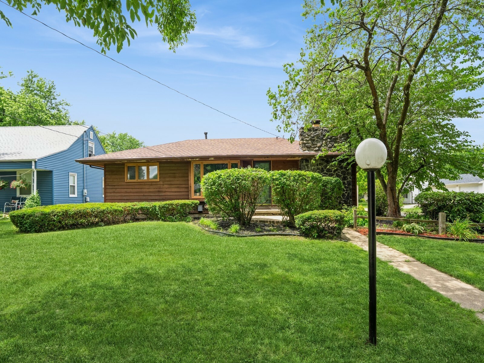 Property Photo:  2400 Farwell Road  IA 50317 