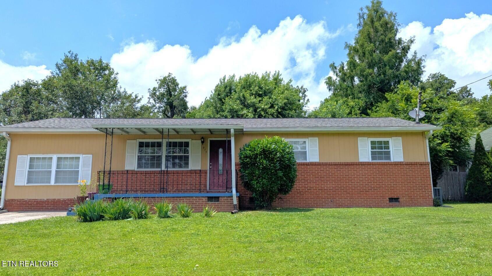 Property Photo: 915 E Inskip Drive TN 37912