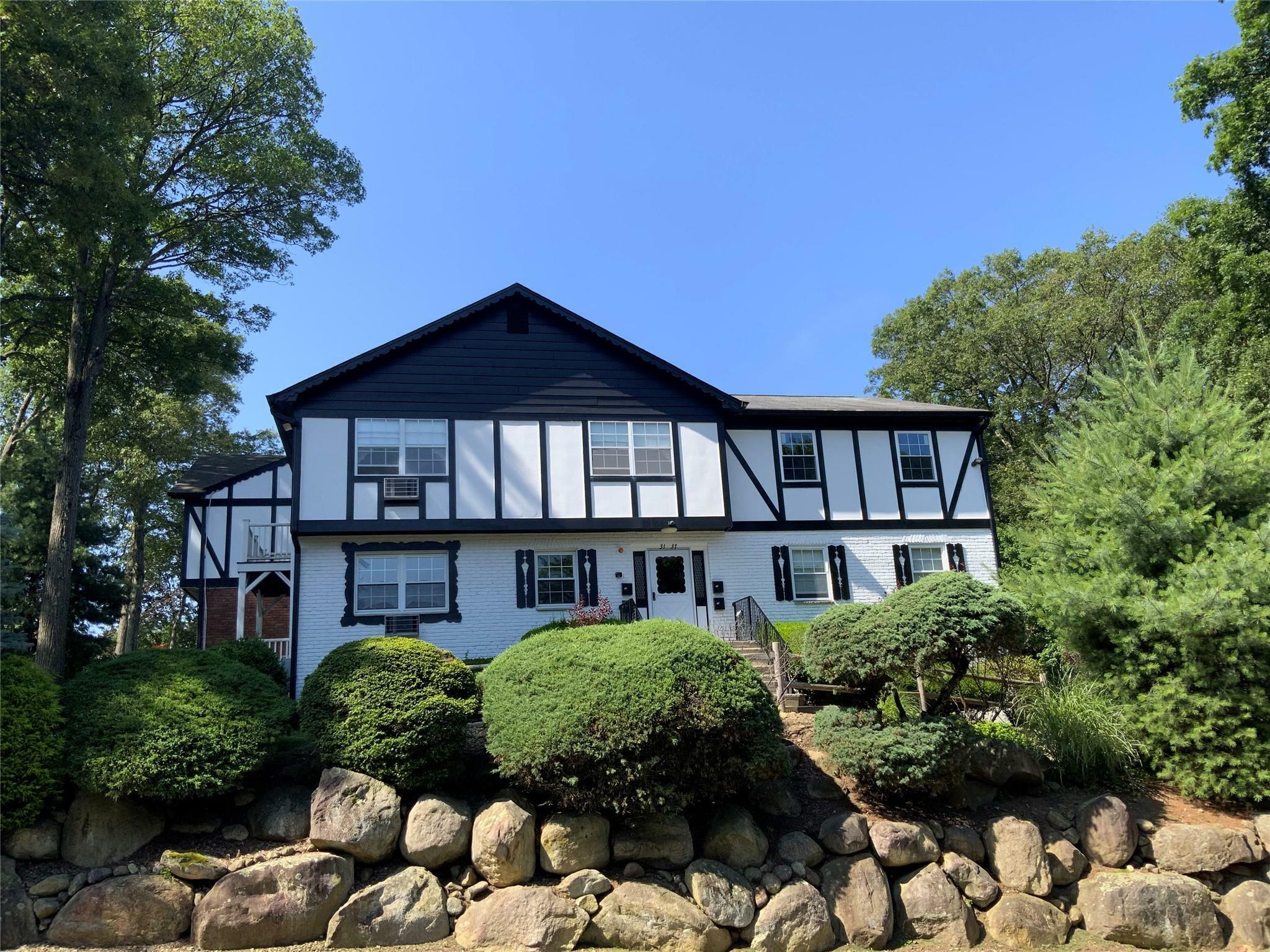 Property Photo:  31 Parkside Drive 31  NY 10901 