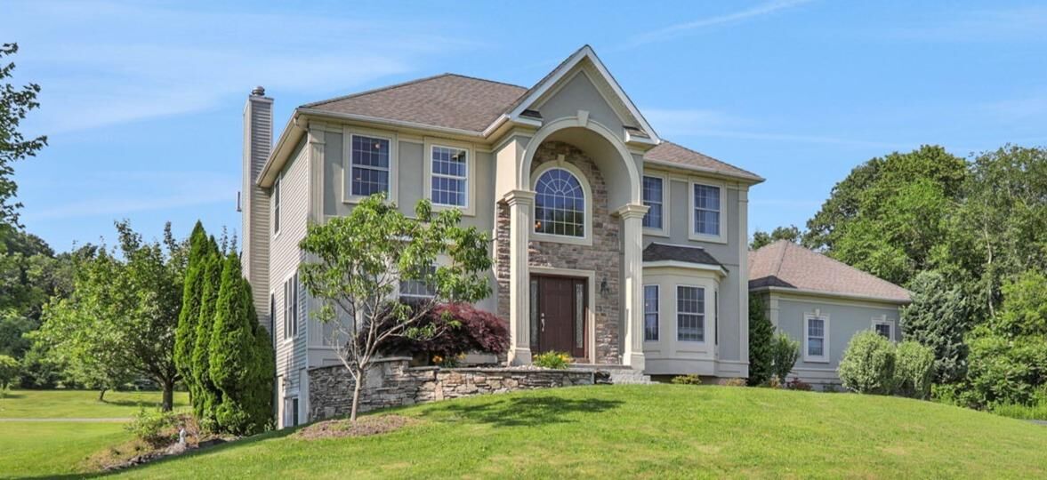 Property Photo:  16 Winston Place  NY 12542 