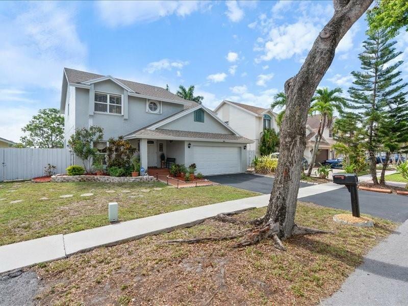 Property Photo: 961 SW 98th Avenue FL 33025