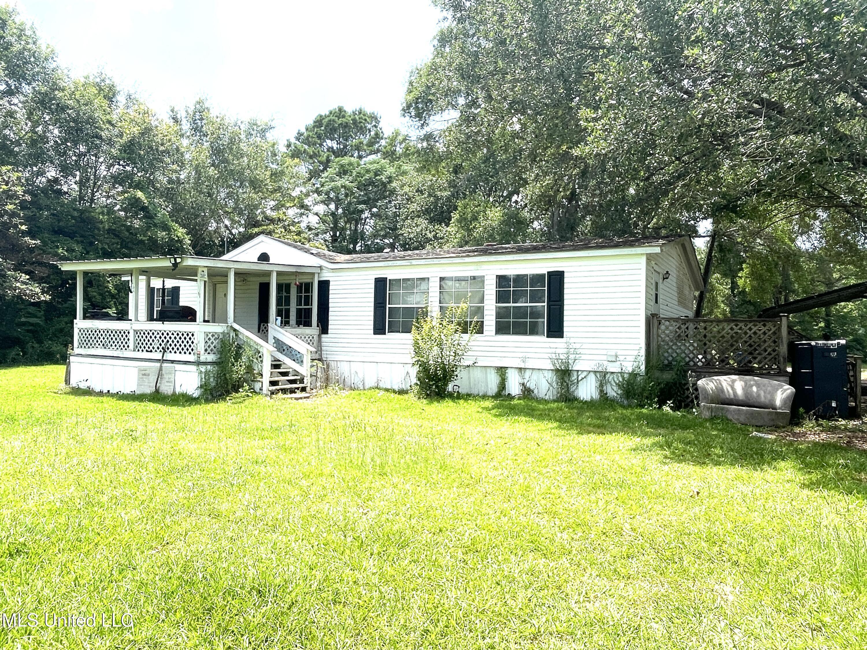 Property Photo:  9 W Ridge Lane  MS 39426 