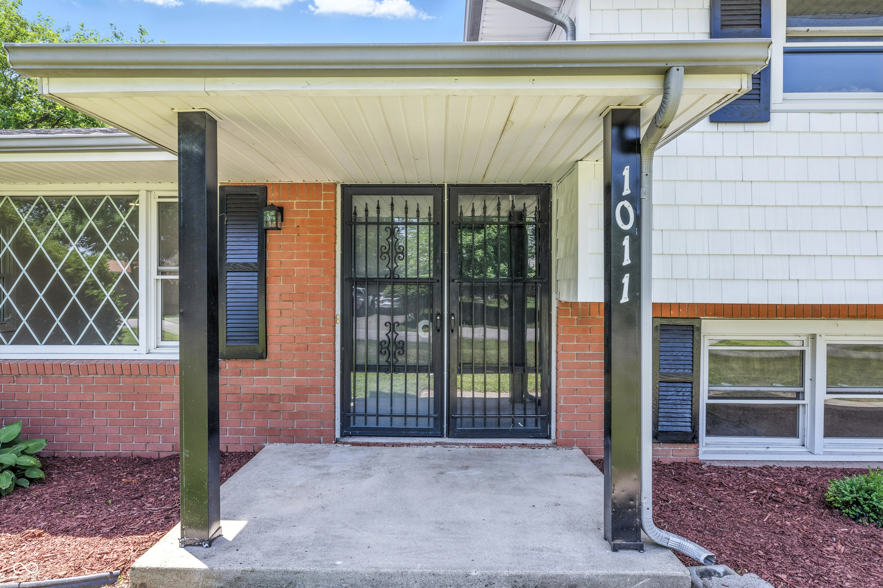 Property Photo: 1011 Robin Drive IN 46013