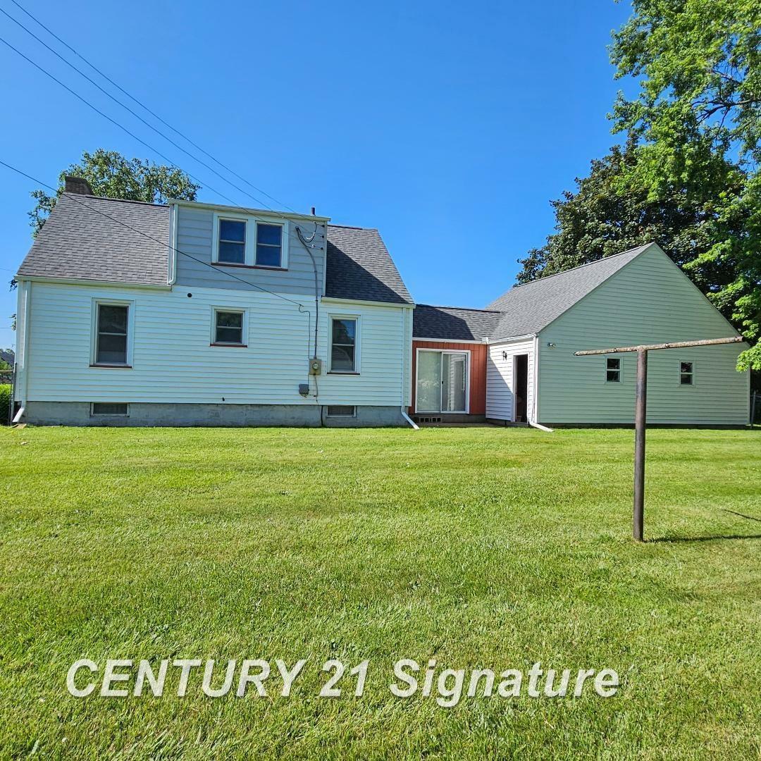 Property Photo: 506 Meadowlawn Street MI 48604