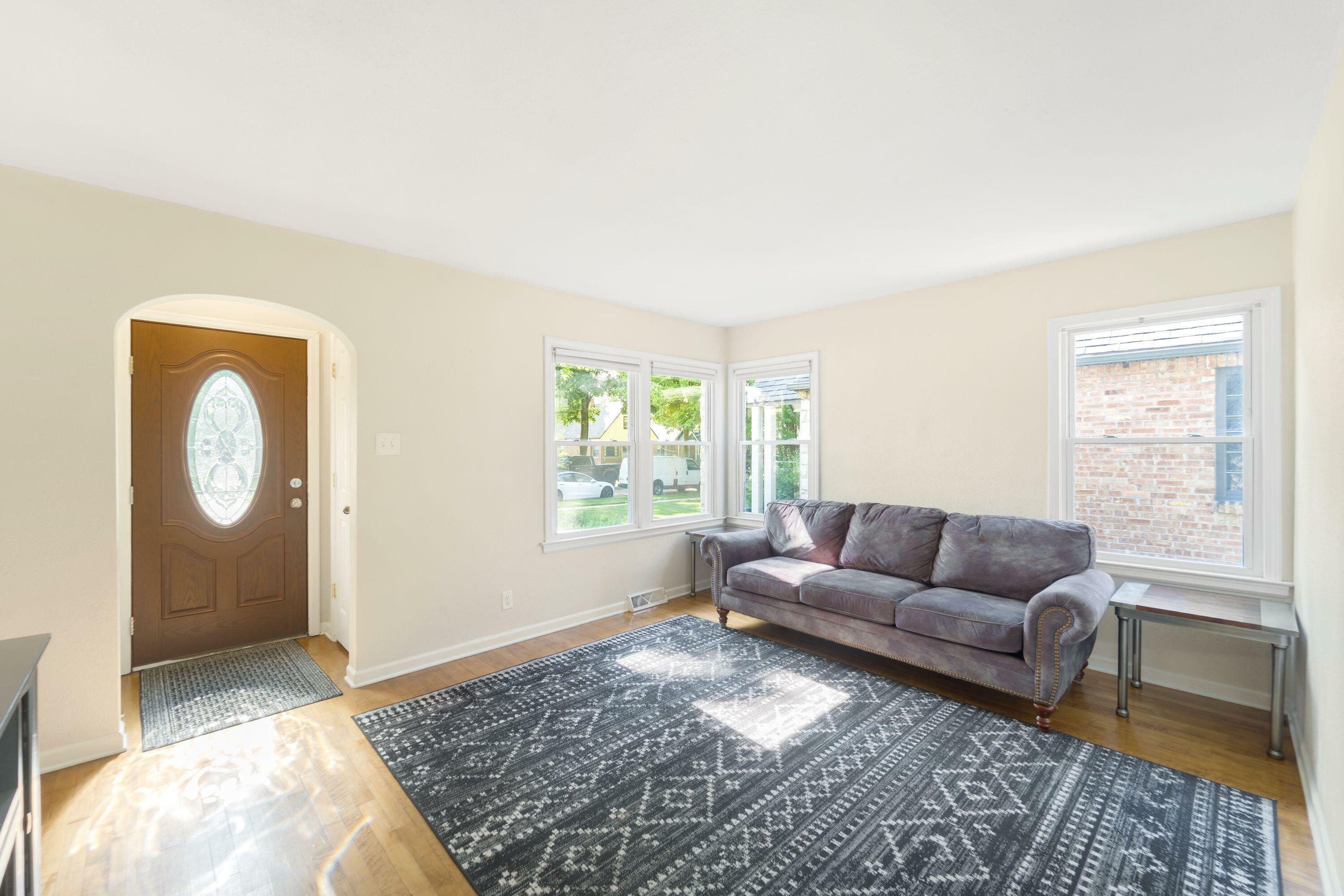 Property Photo: 5711 N Braeburn Ln WI 53209