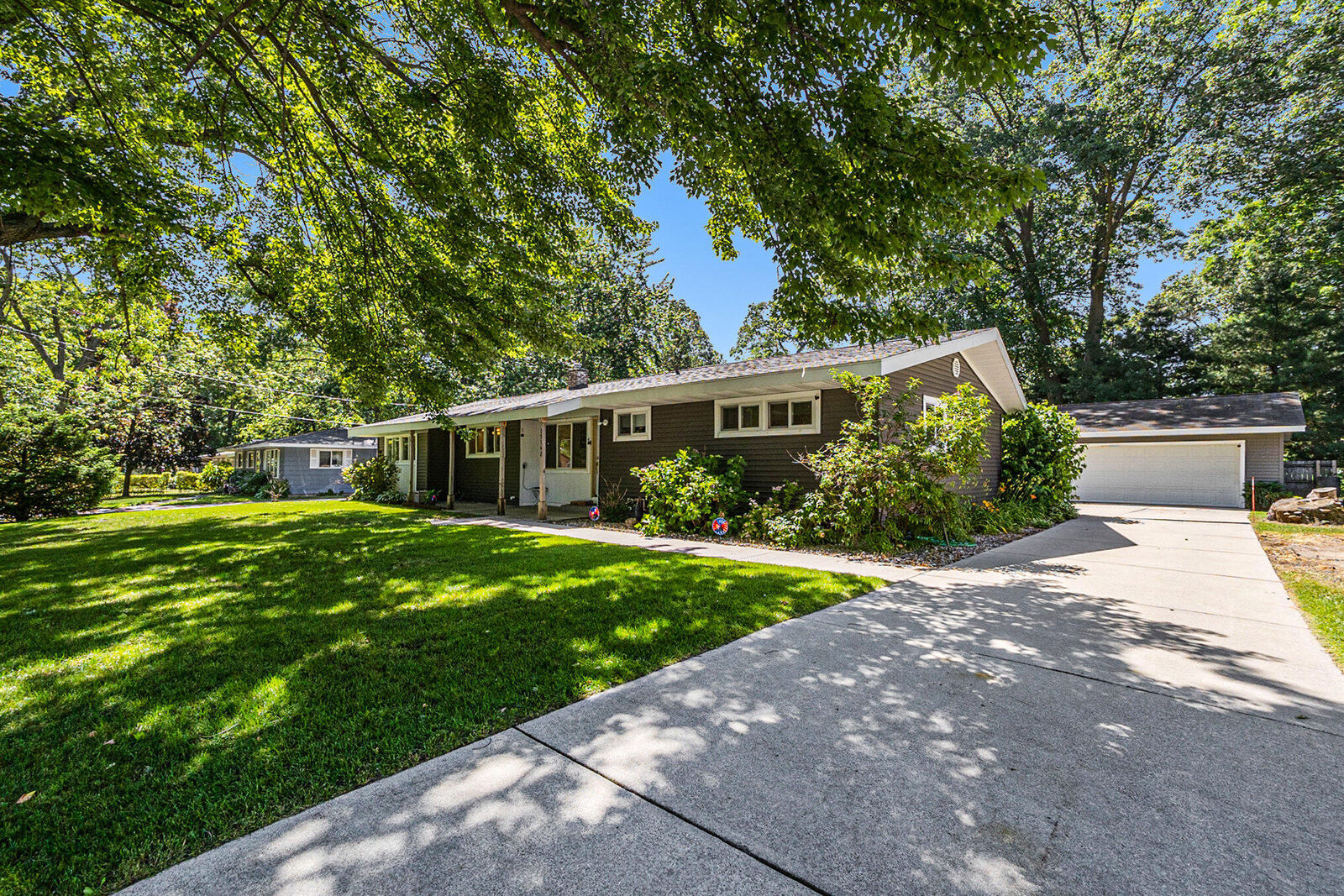 Property Photo:  15142 Echo Court  MI 49456 