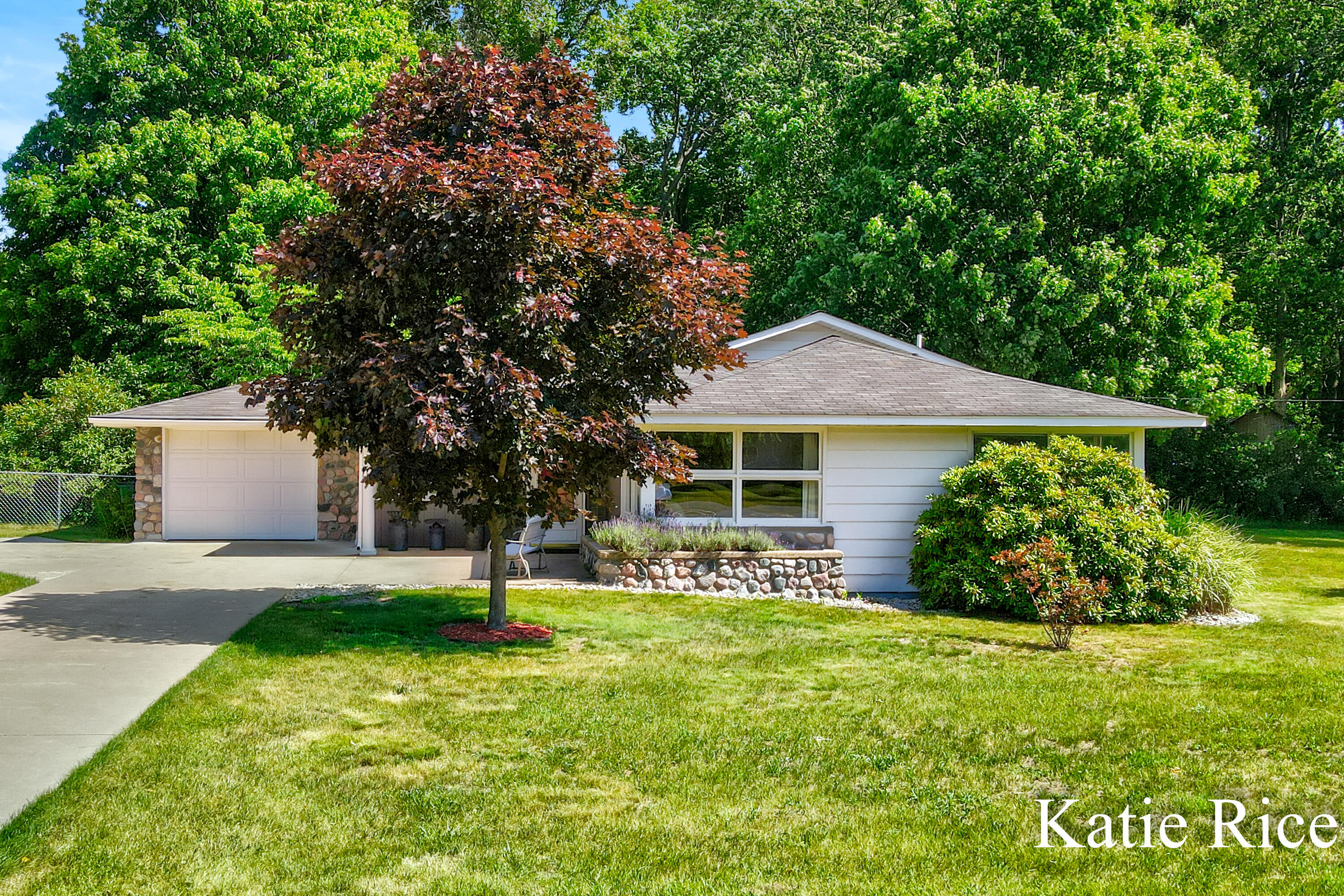 Property Photo: 4390 W Fruitvale Road MI 49437