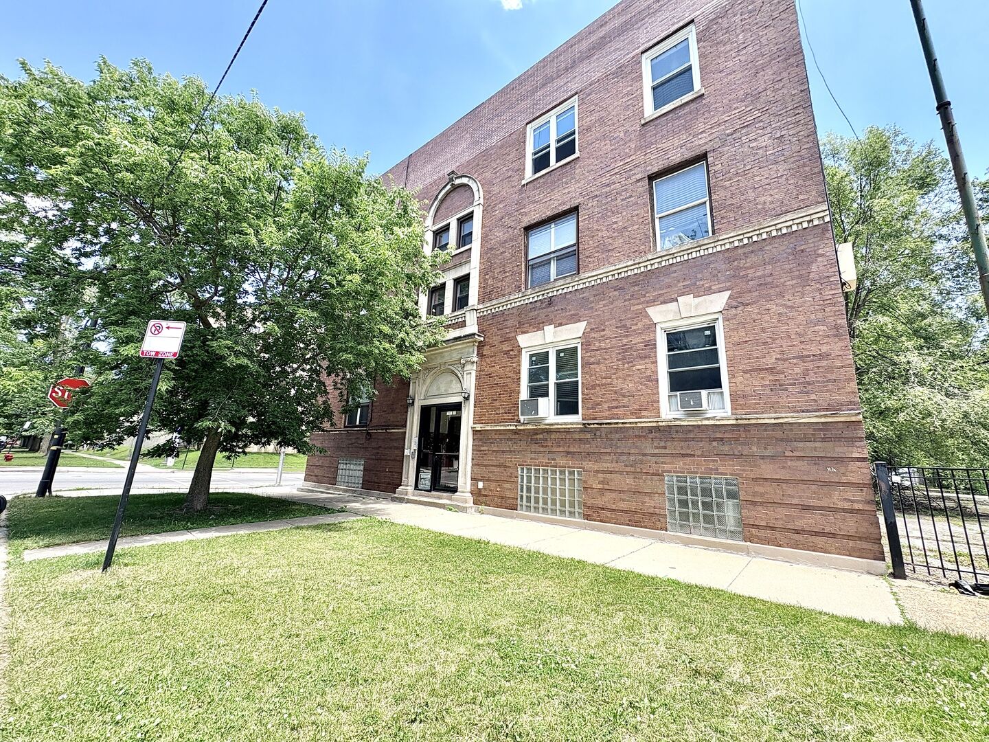 Property Photo: 6103 S Ingleside Avenue 1 IL 60637