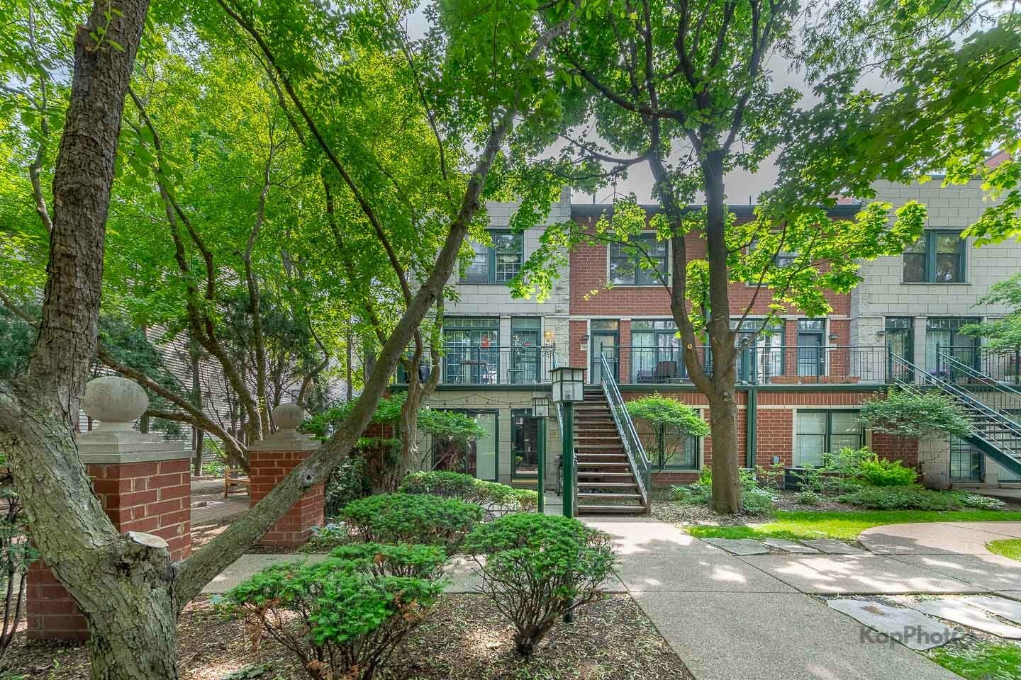 Property Photo:  1812 S State Street 28  IL 60616 