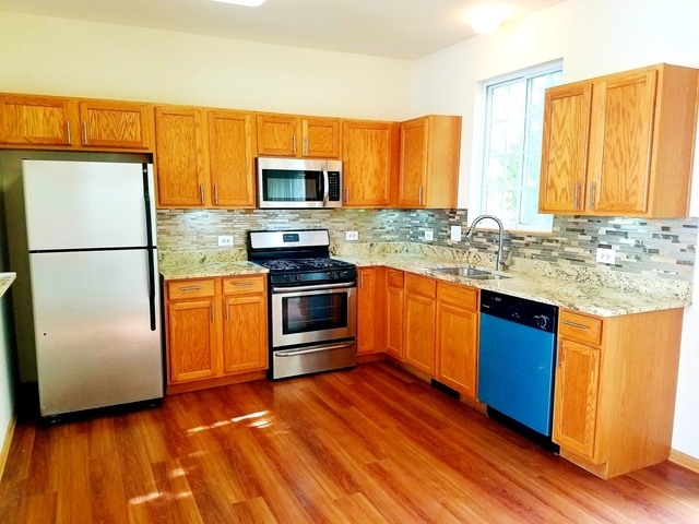 Property Photo: 255 Evergreen Circle 255 IL 60136