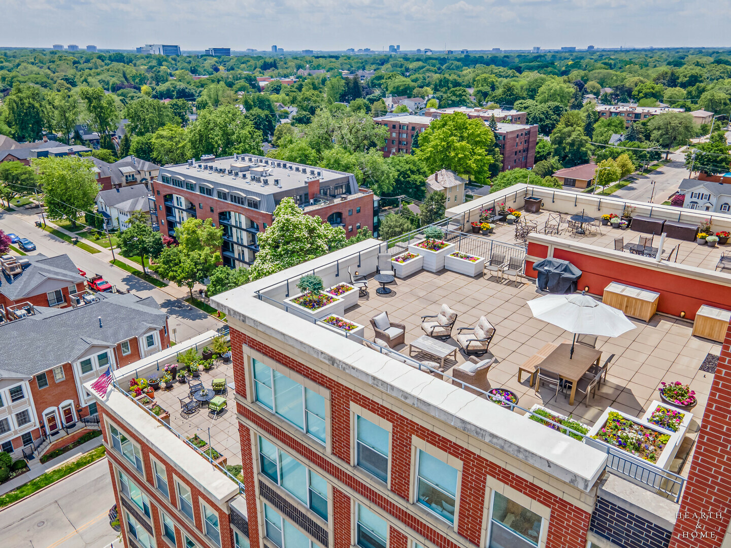 Property Photo: 77 S Evergreen Avenue 1103 IL 60005
