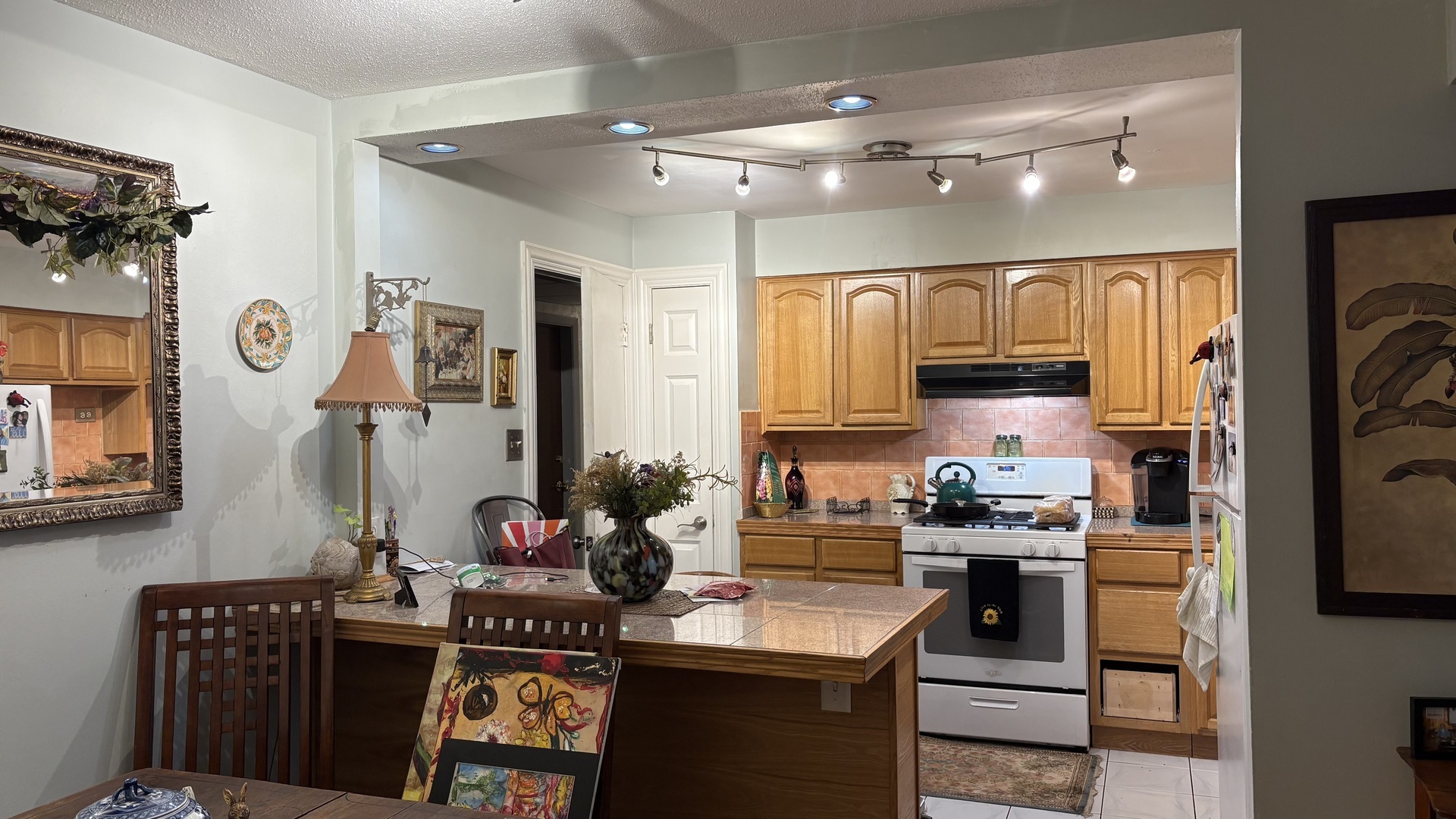 Property Photo: 8924 Kenneth Drive 1F IL 60016