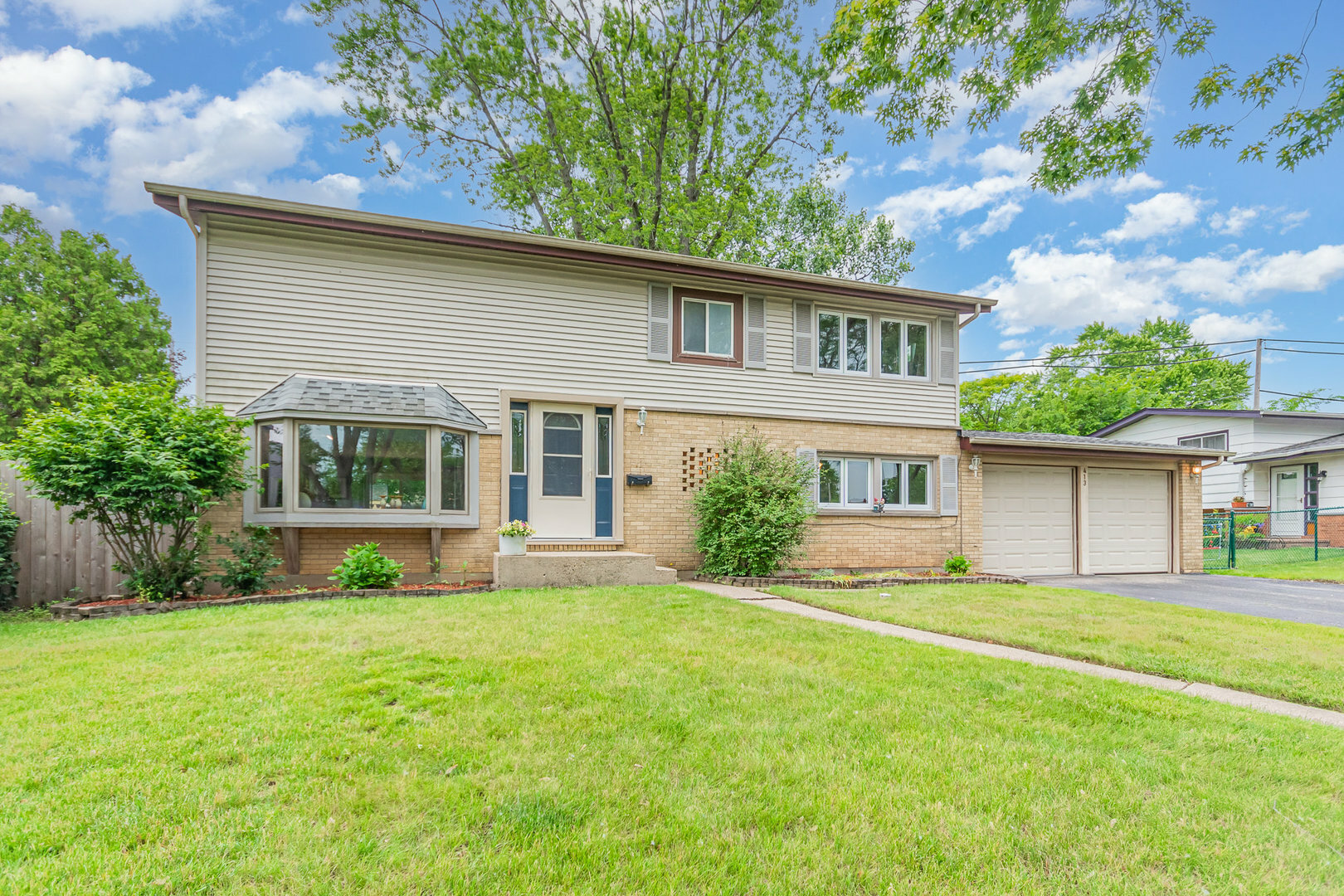 Property Photo:  413 Northshore Drive  IL 60060 