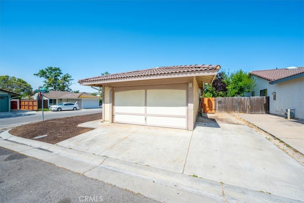 Property Photo: 1327 White Clover Lane CA 93446