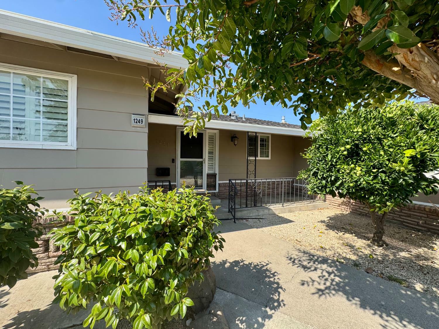 Property Photo: 1249 El Encanto Way CA 95831