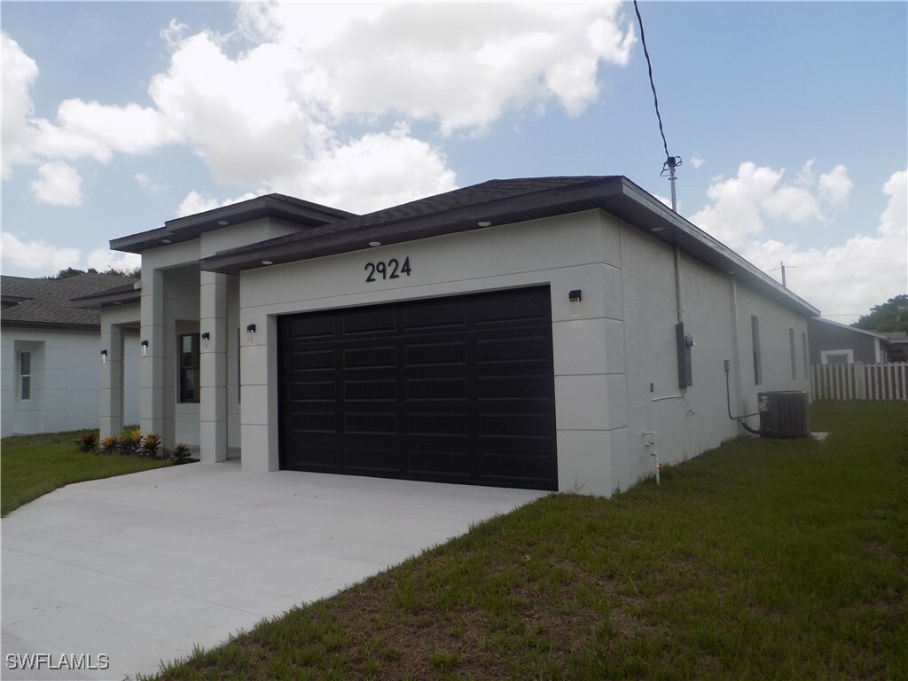 Property Photo: 2924 Dunbar Avenue FL 33916