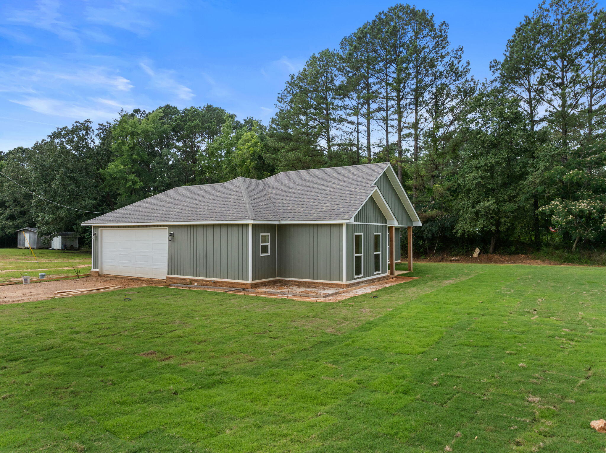 Property Photo:  4454 County Road 200  MS 38834 