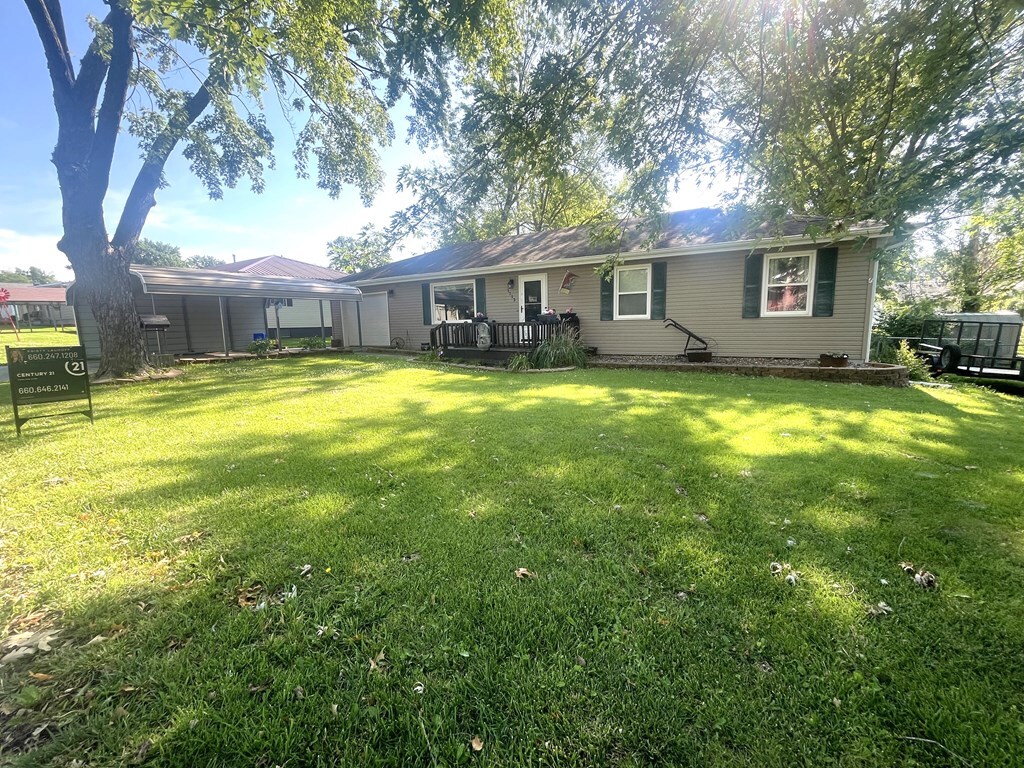 Property Photo: 1713 Fairchild Street MO 64601