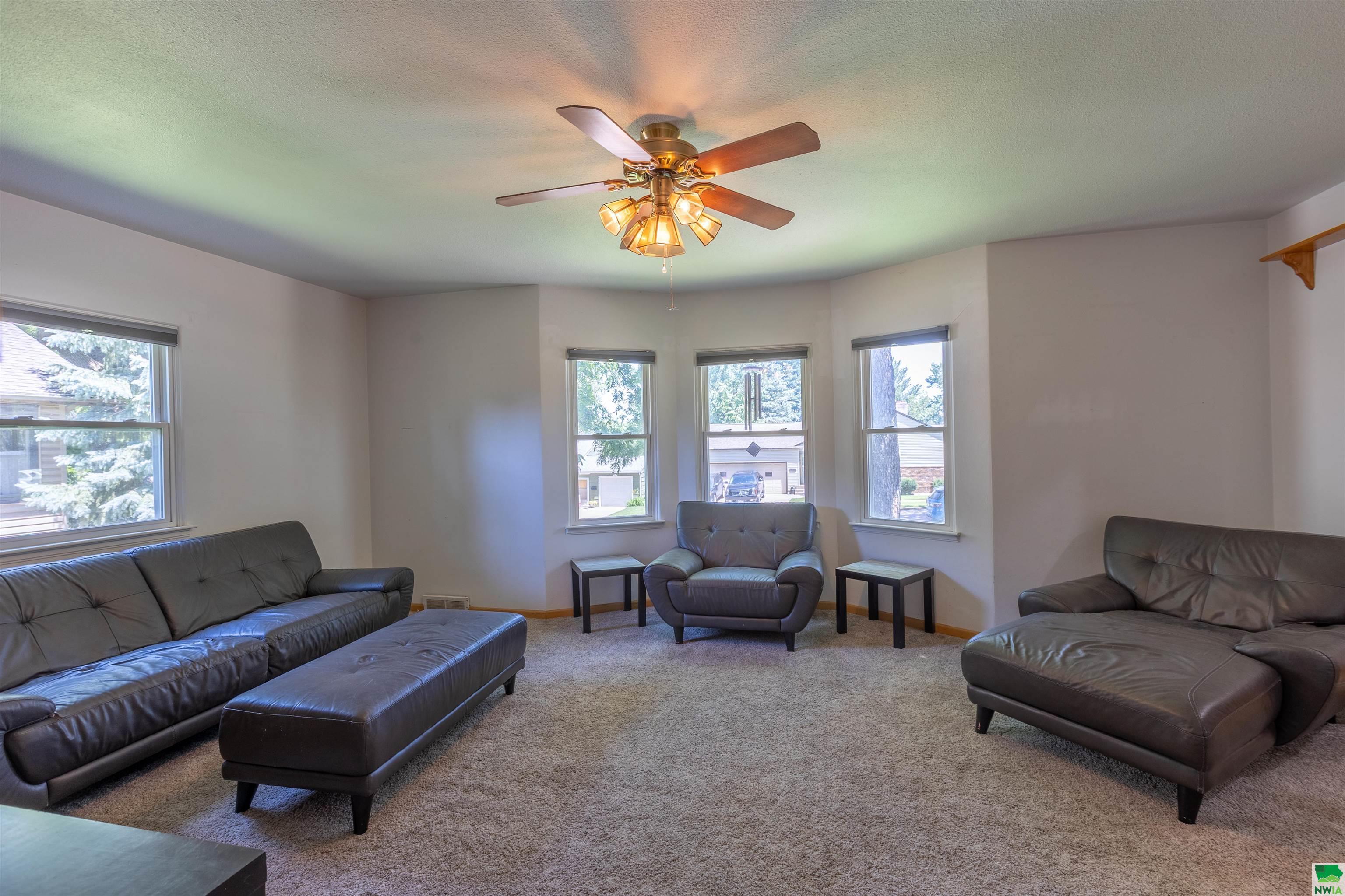 Property Photo: 2311 S Lemon IA 51106