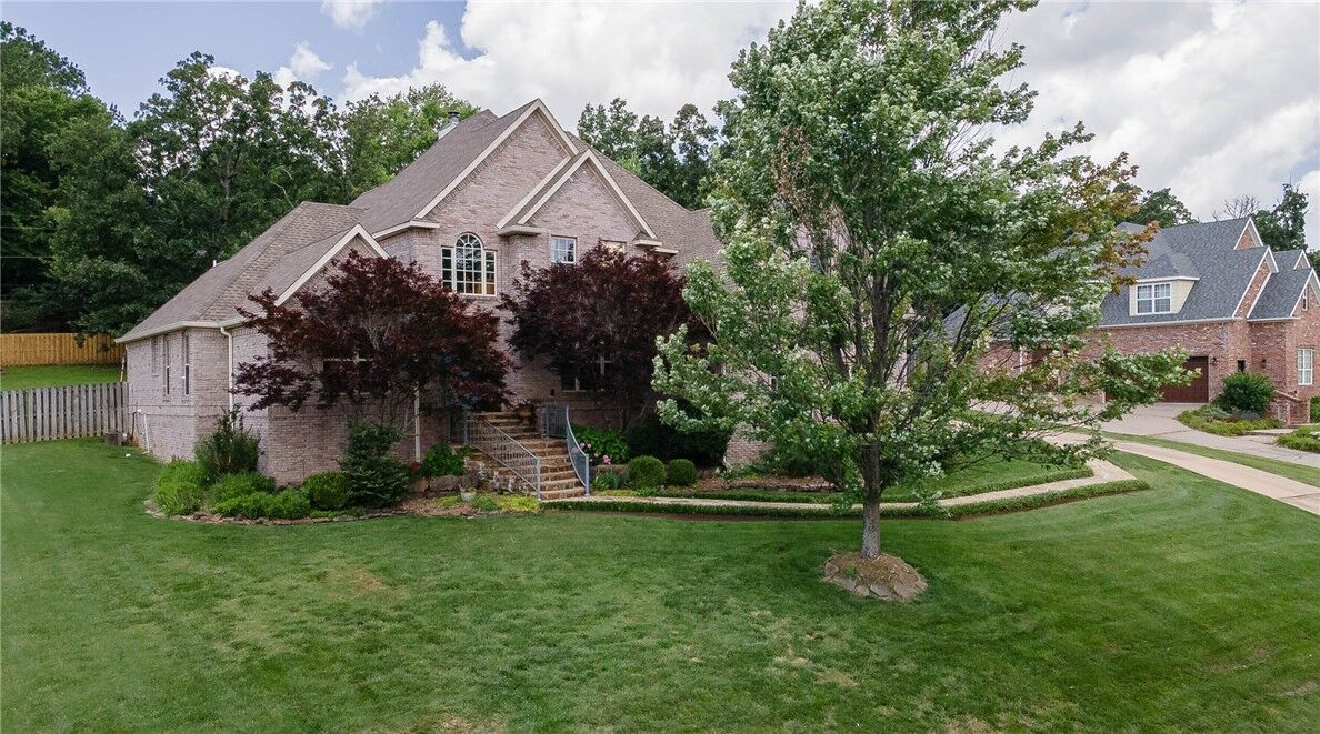 Property Photo:  1217 N Montview Drive  AR 72701 