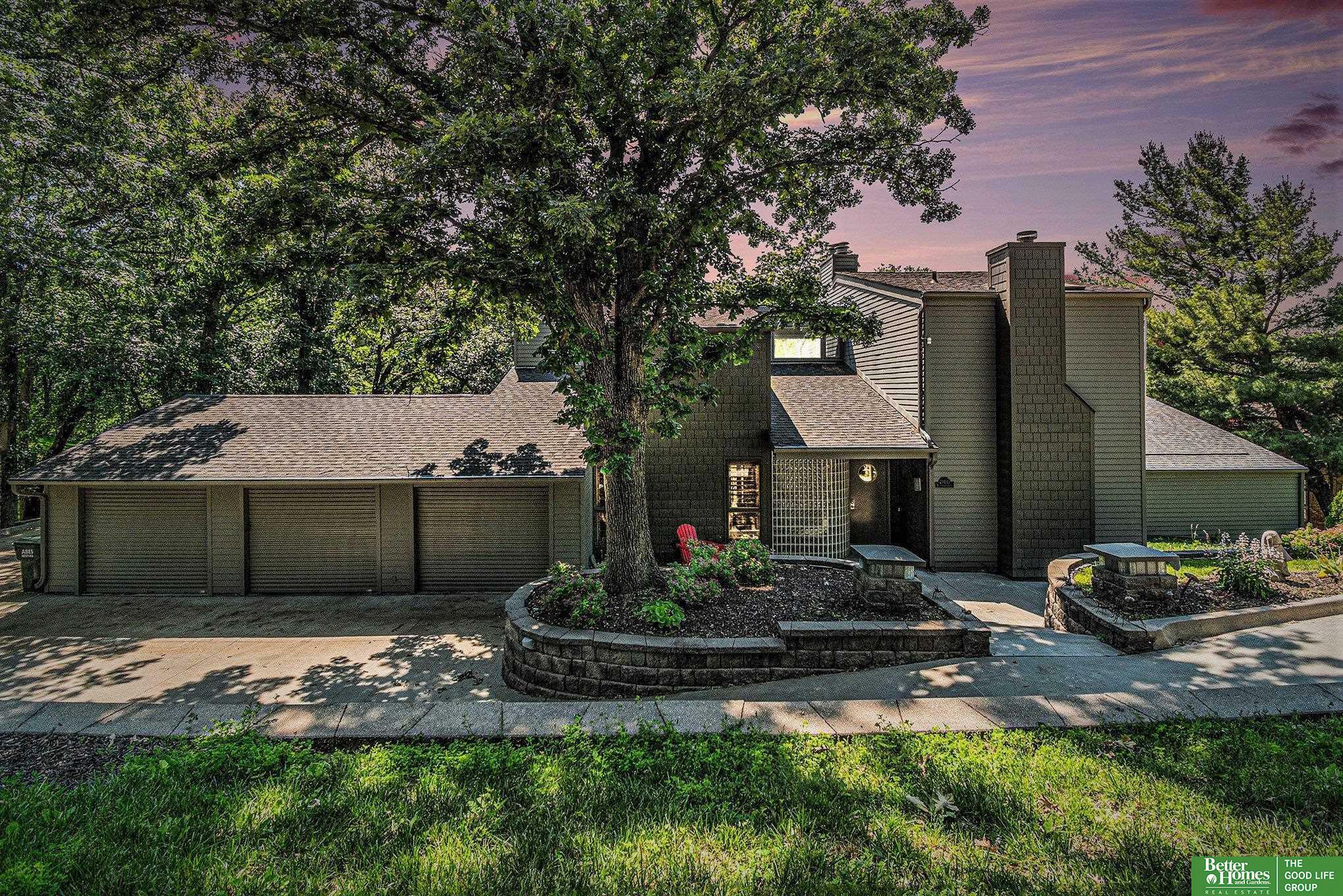 Property Photo: 21811 Hillandale Drive NE 68022