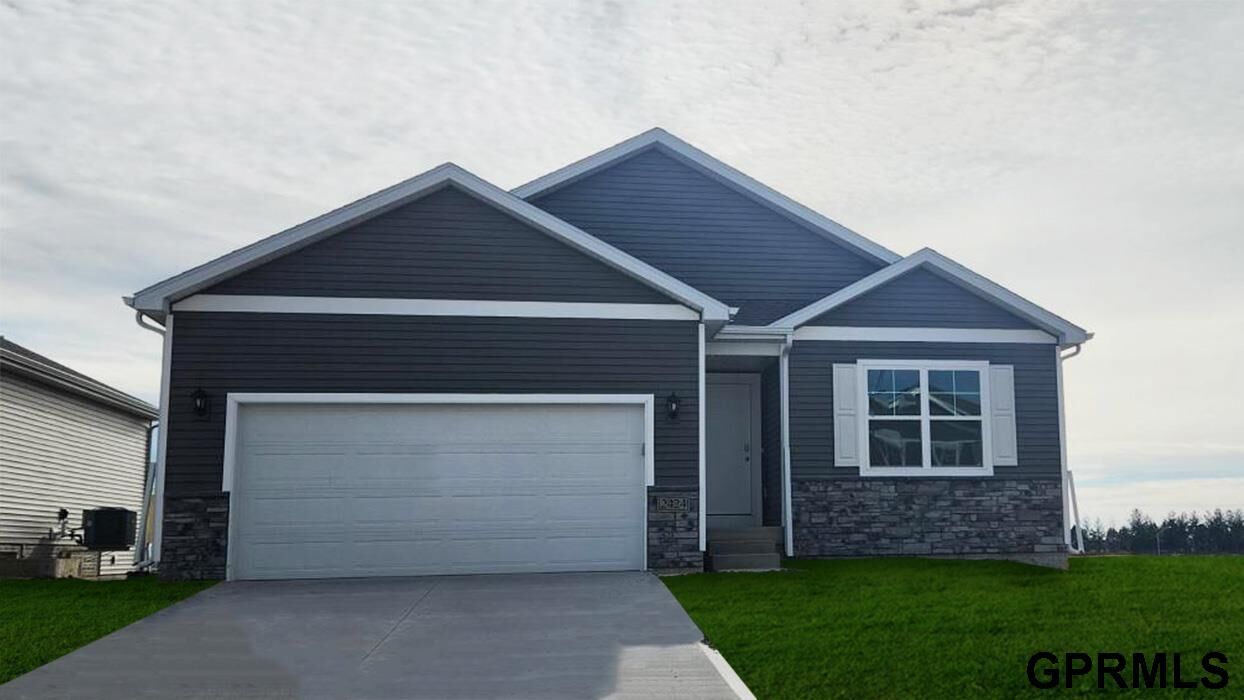 Property Photo:  5403 N 188 Street  NE 68022 