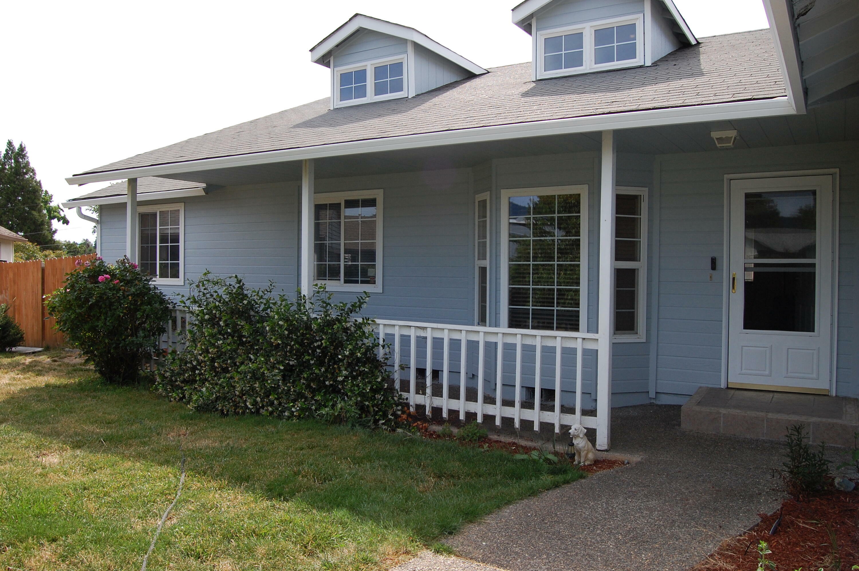 Property Photo:  1453 SW Silver Maple Way  OR 97526 