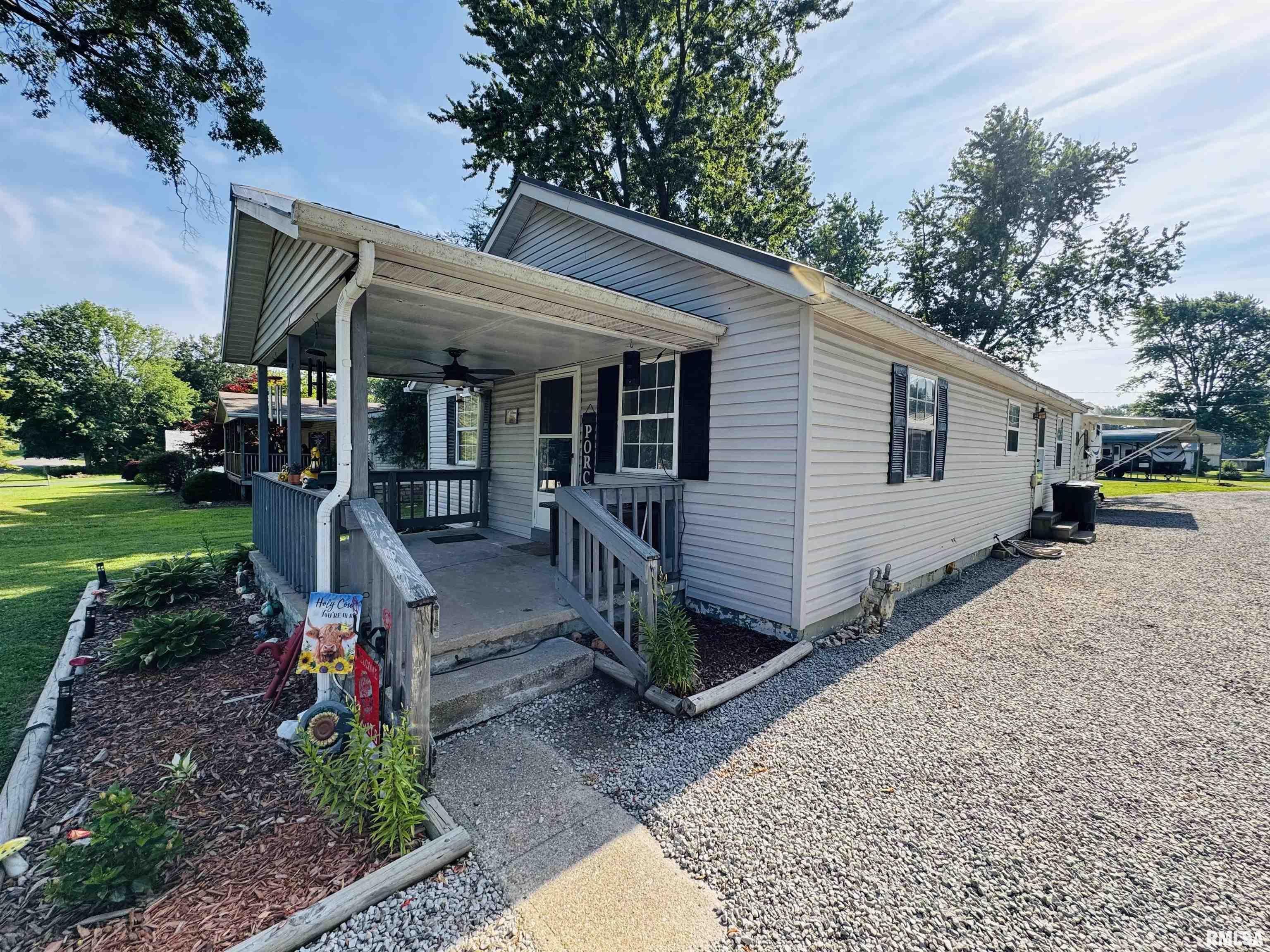 Property Photo: 410 S Merritt Street IL 62870
