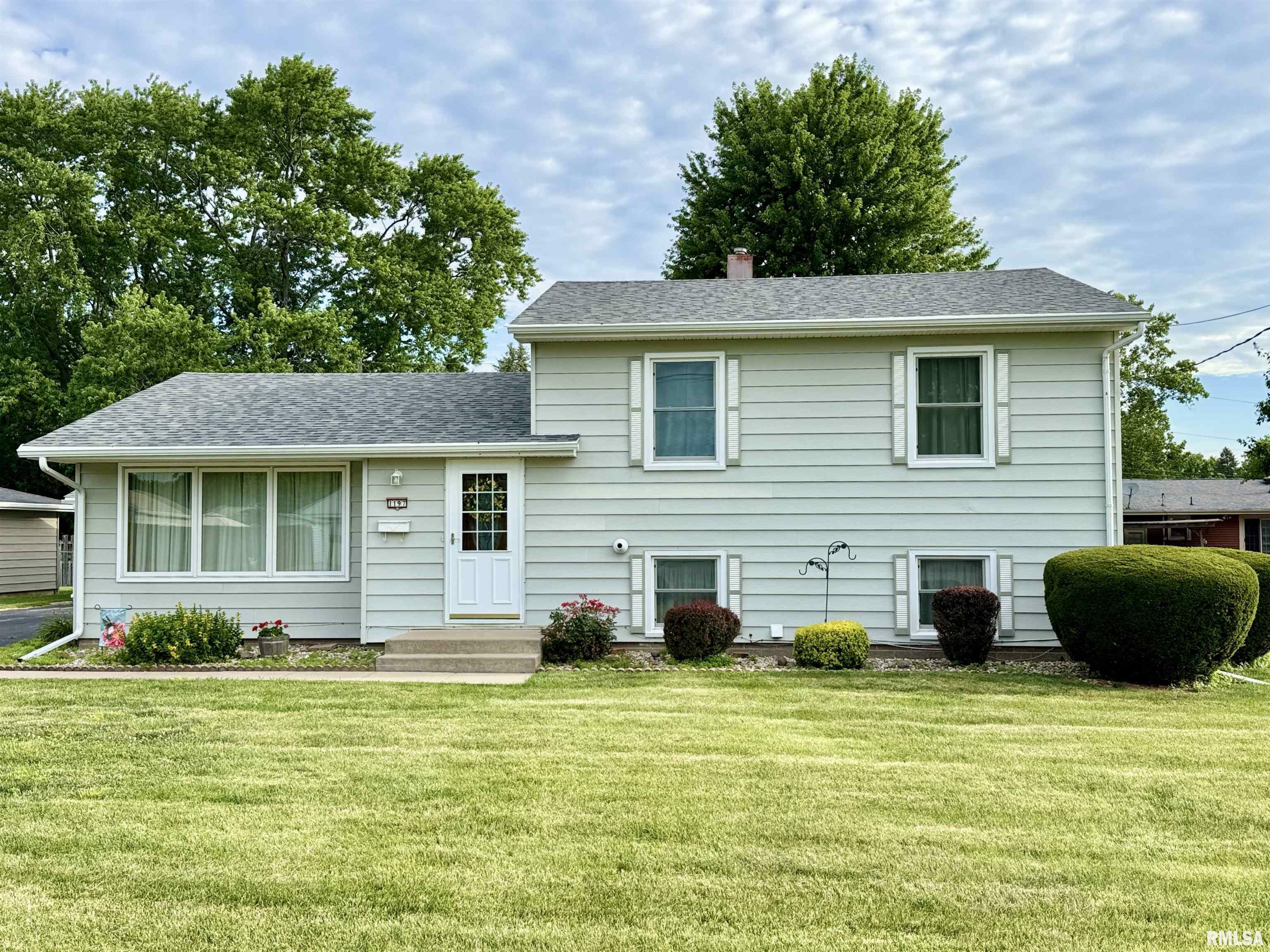 Property Photo: 1197 Bridge Avenue IL 61401