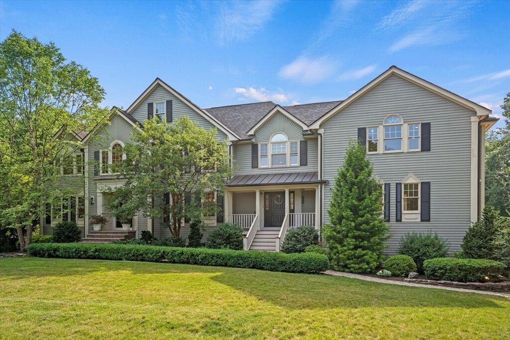 Property Photo: 11 Ashford Lane MA 01810