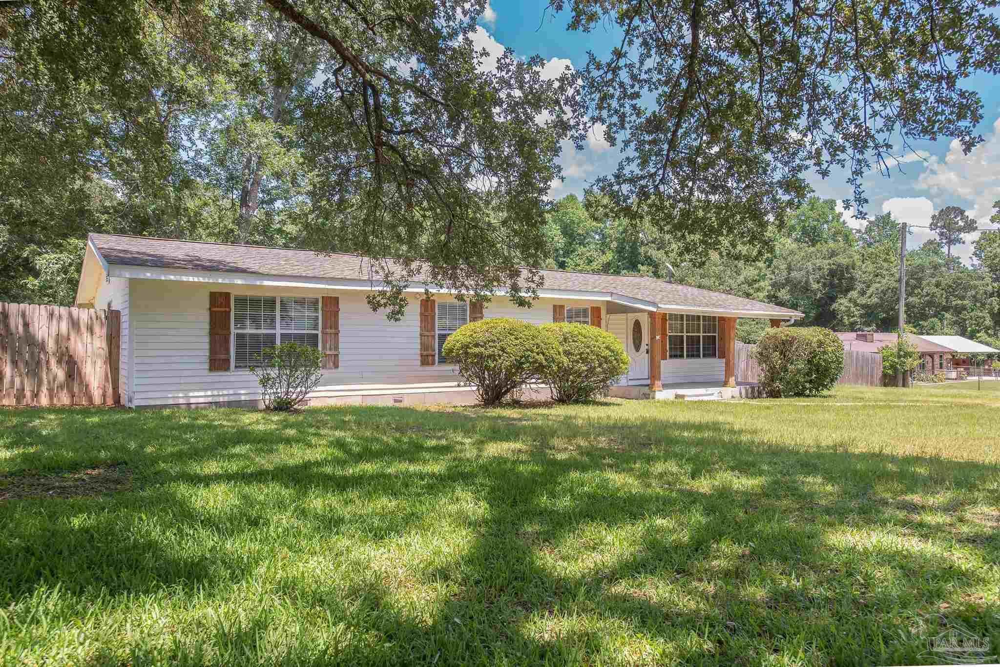 Property Photo:  1358 Tate Rd  FL 32533 