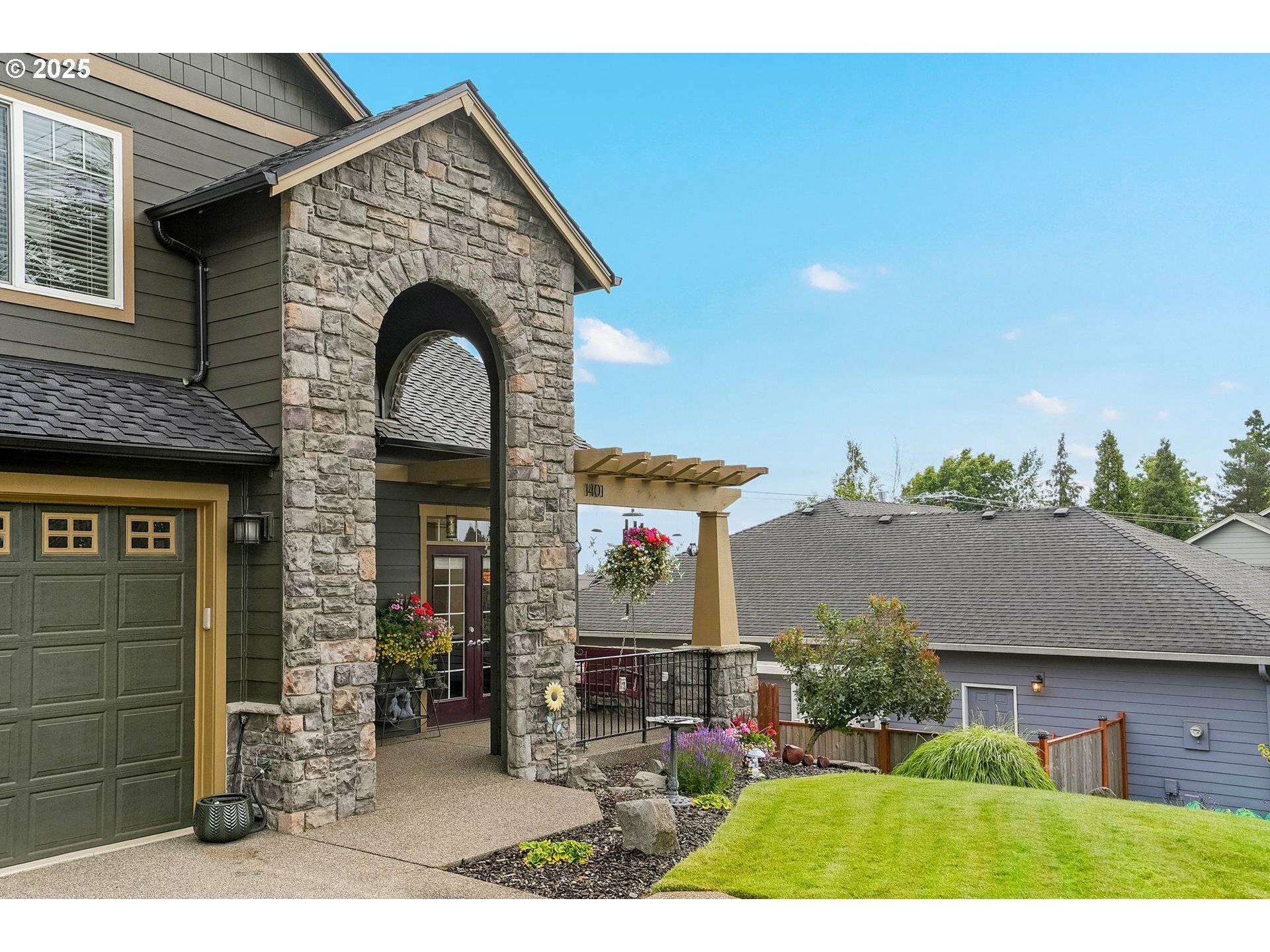 Property Photo:  1401 Ranier Loop NW  OR 97304 
