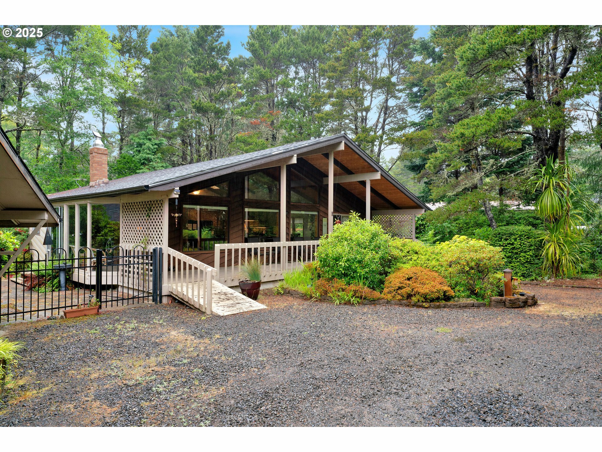 Property Photo: 88046 Woodlands Dr OR 97439
