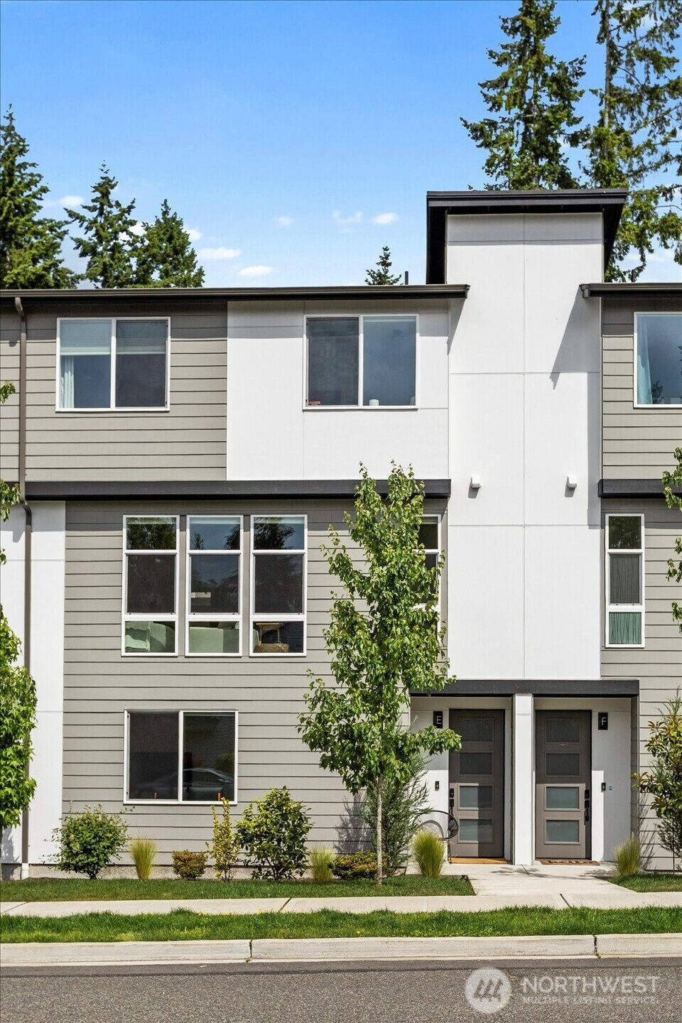 Property Photo: 21511 50th Avenue W E WA 98043