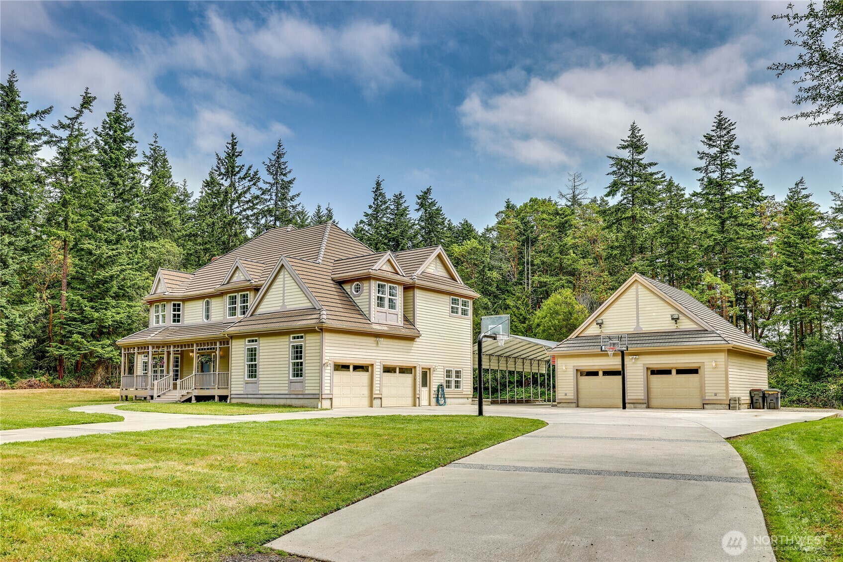 Property Photo: 2800 Cliff Street WA 98368