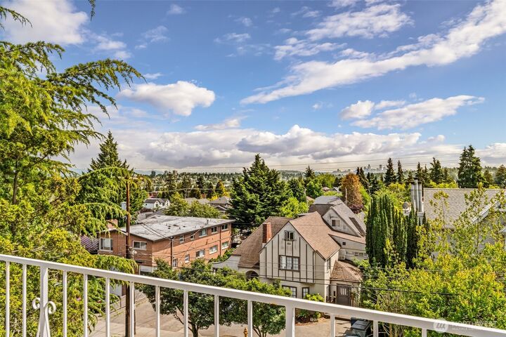 Property Photo:  722 N 85th Street 41  WA 98103 