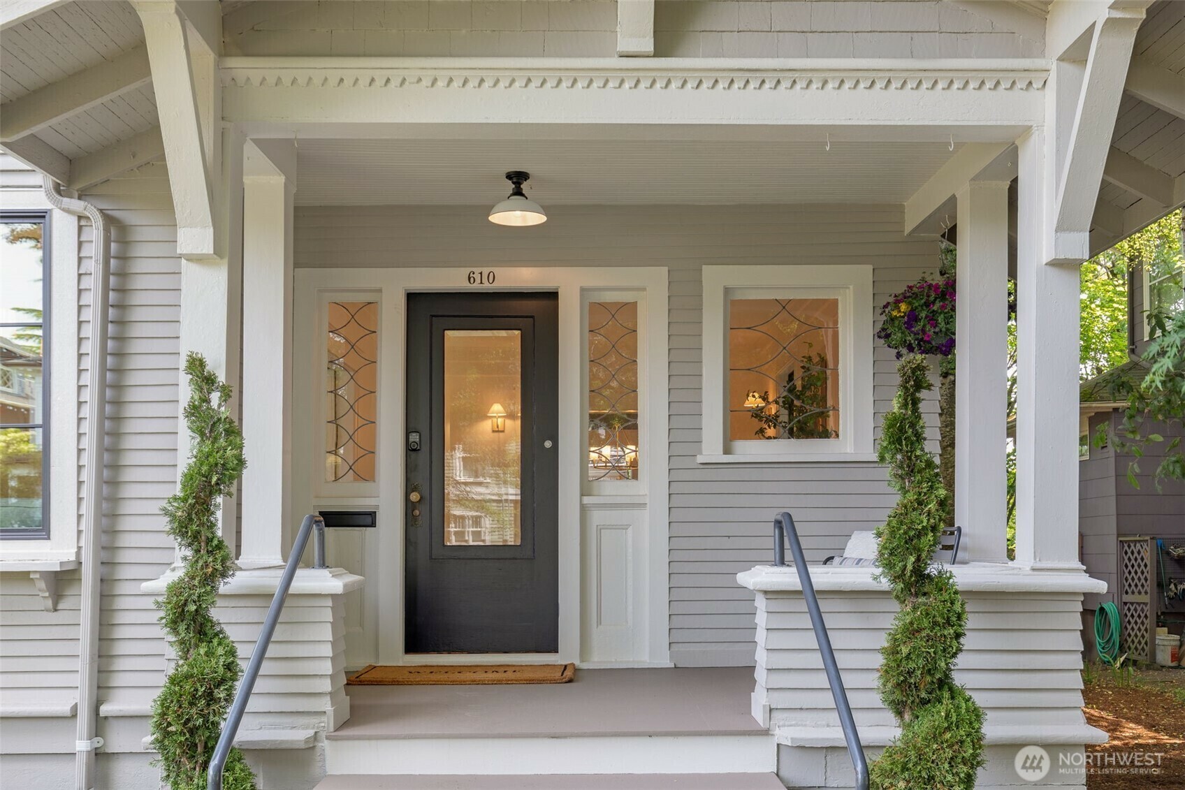 Property Photo: 610 17th Avenue E WA 98112