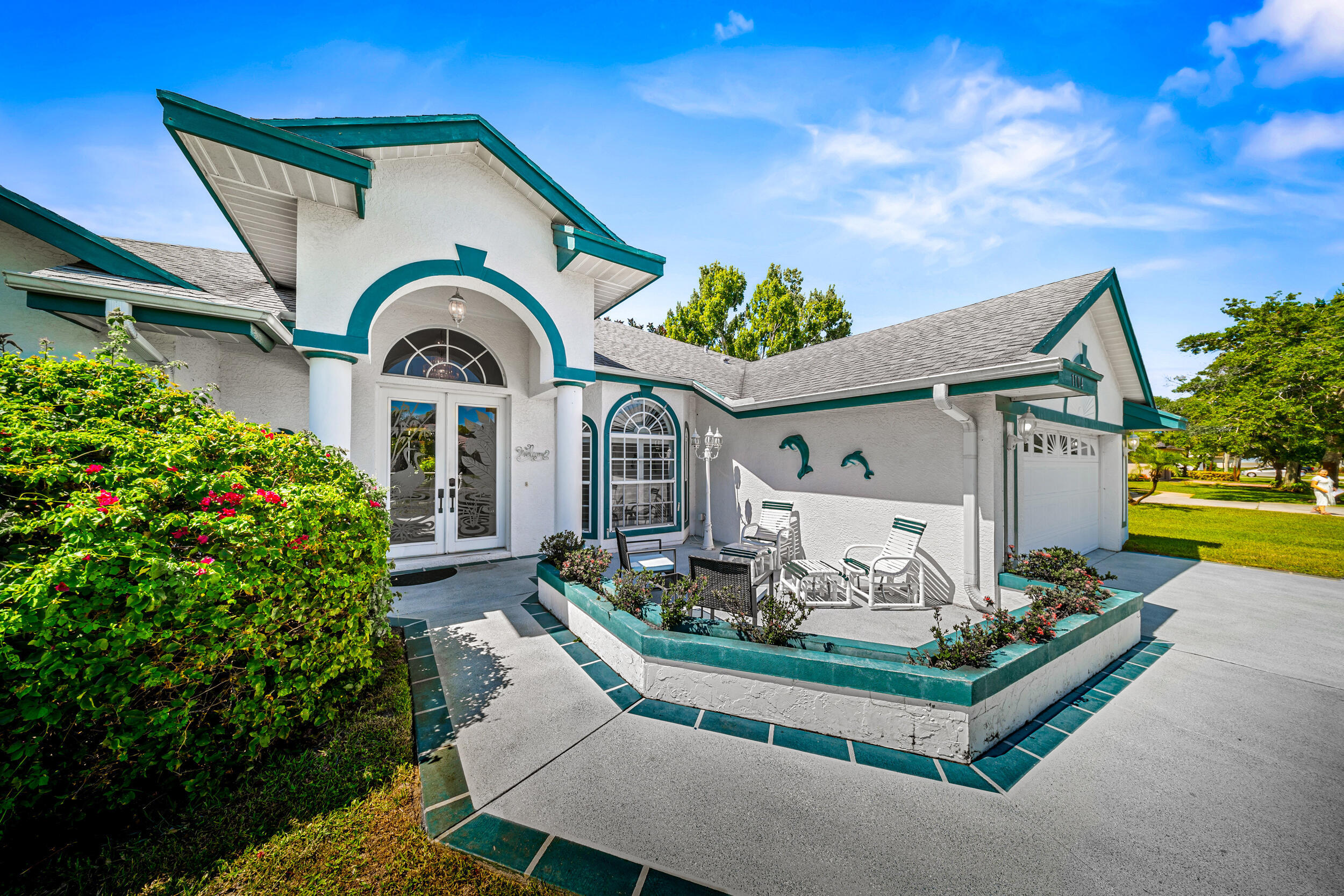 Property Photo: 1104 SE Strathmore Drive FL 34952