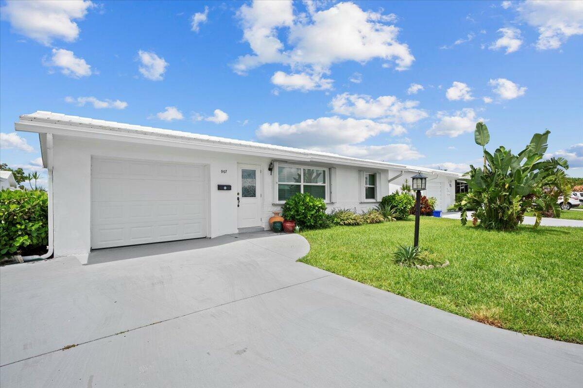 Property Photo: 907 SW 5th Court FL 33426