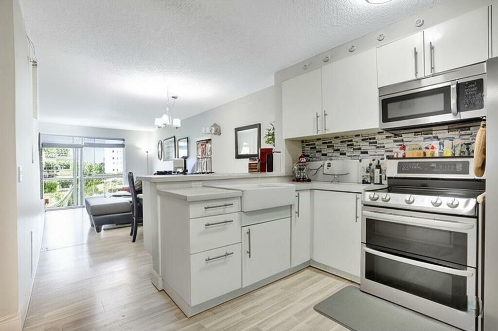 Property Photo: 2216 N Cypress Bend Drive 501 FL 33069