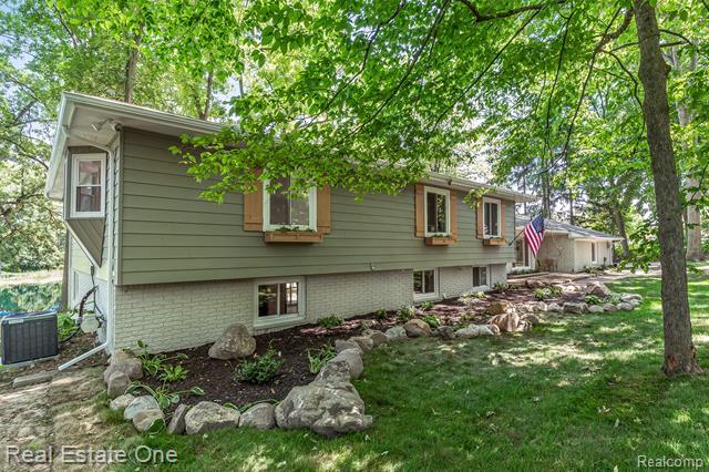 396 Hickory Lane  Lapeer MI 48446 photo