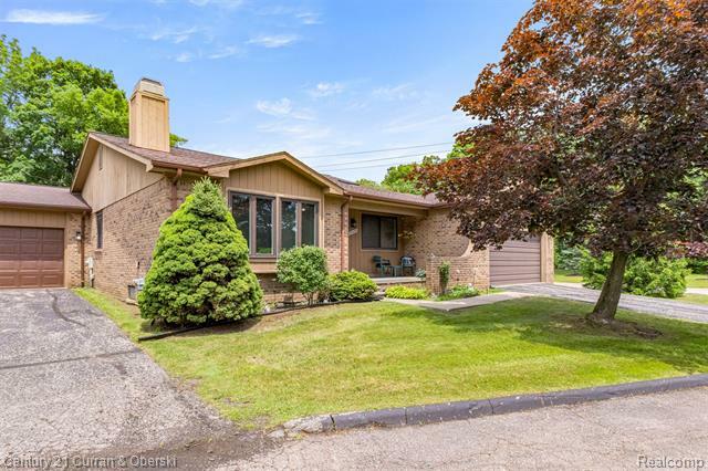 Property Photo: 31450 Orchard Brook Court 8 MI 48336
