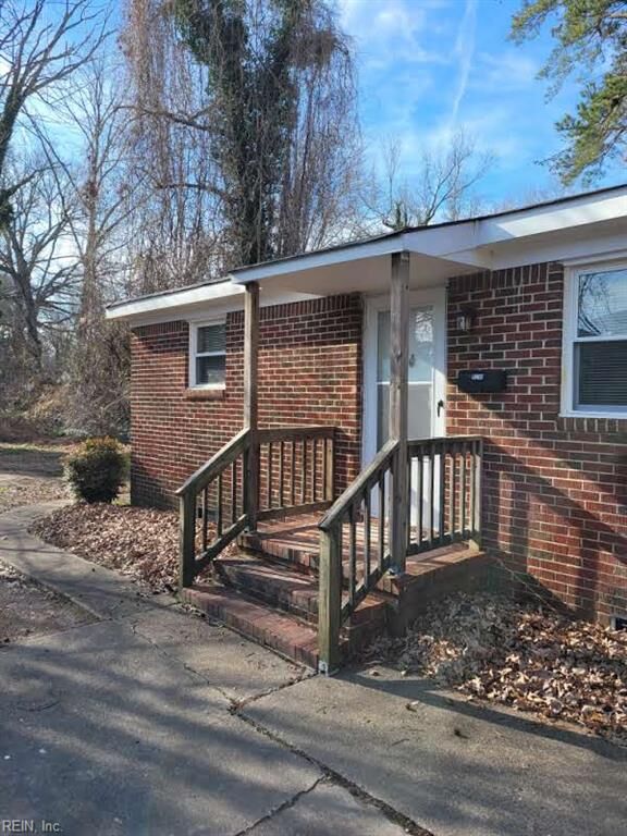 Property Photo: 921 Mildred St B VA 23518