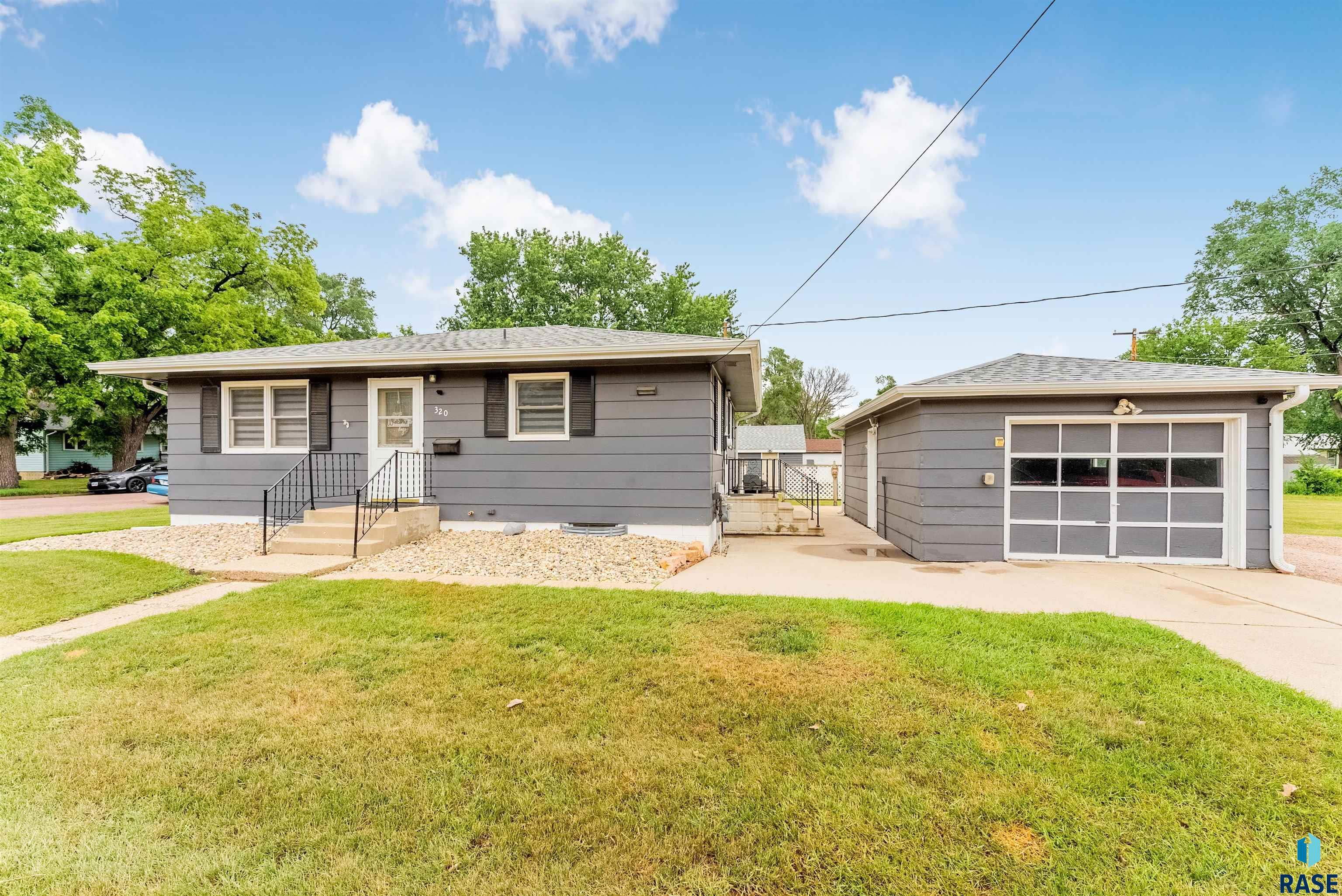 Property Photo:  320 W 9th St  SD 57013 