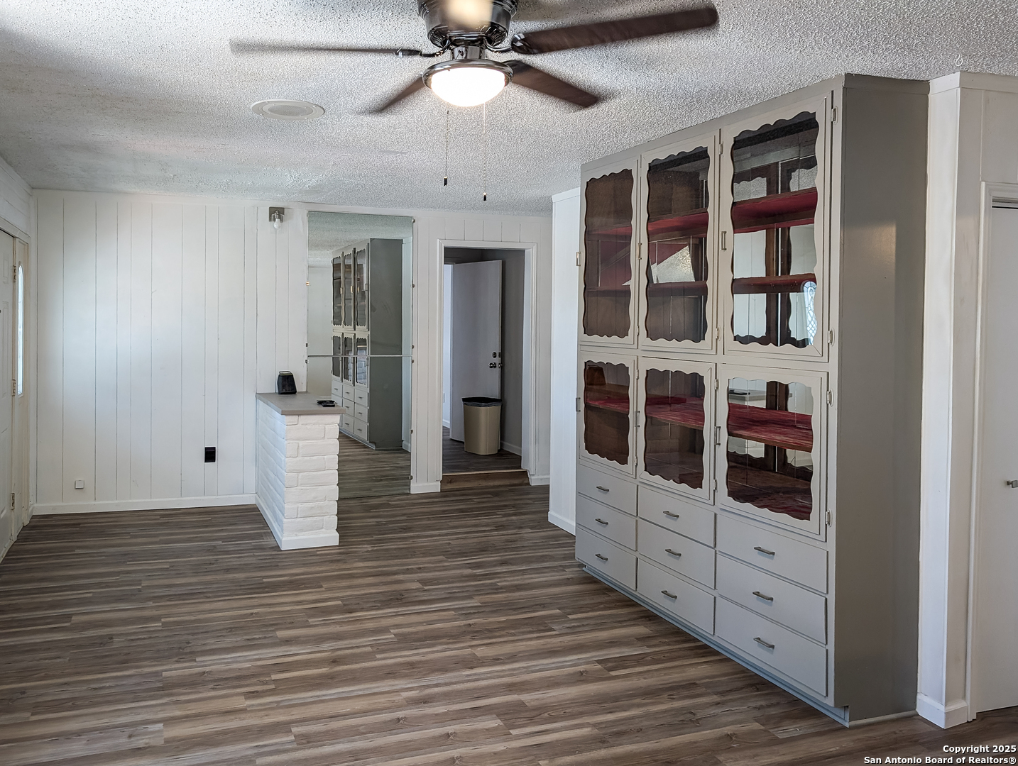 Property Photo: 1201 Oblate TX 78133