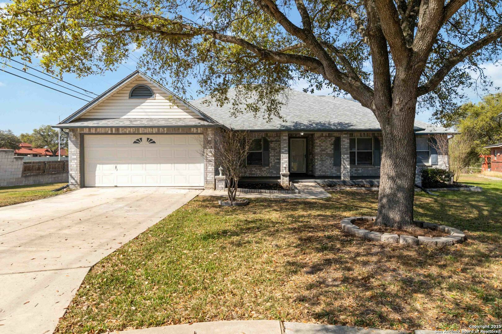Property Photo: 7403 Legend Point TX 78244