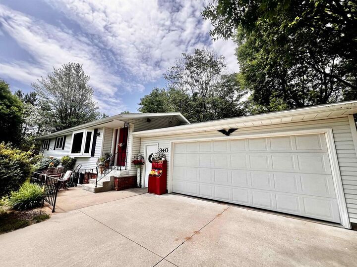 Property Photo:  340 Hampton Circle  WI 54457 
