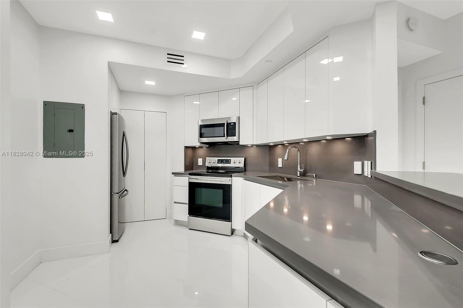 888 Brickell Key Dr 2100  Miami FL 33131 photo