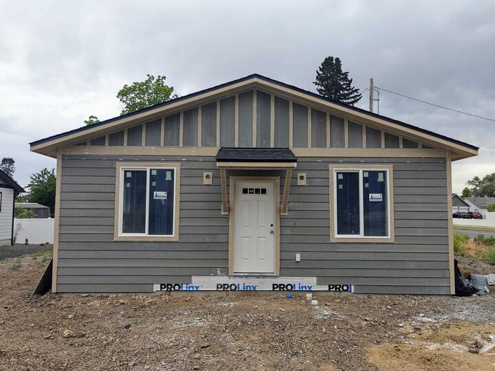 10718 E Augusta Rd  Spokane WA 99207 photo