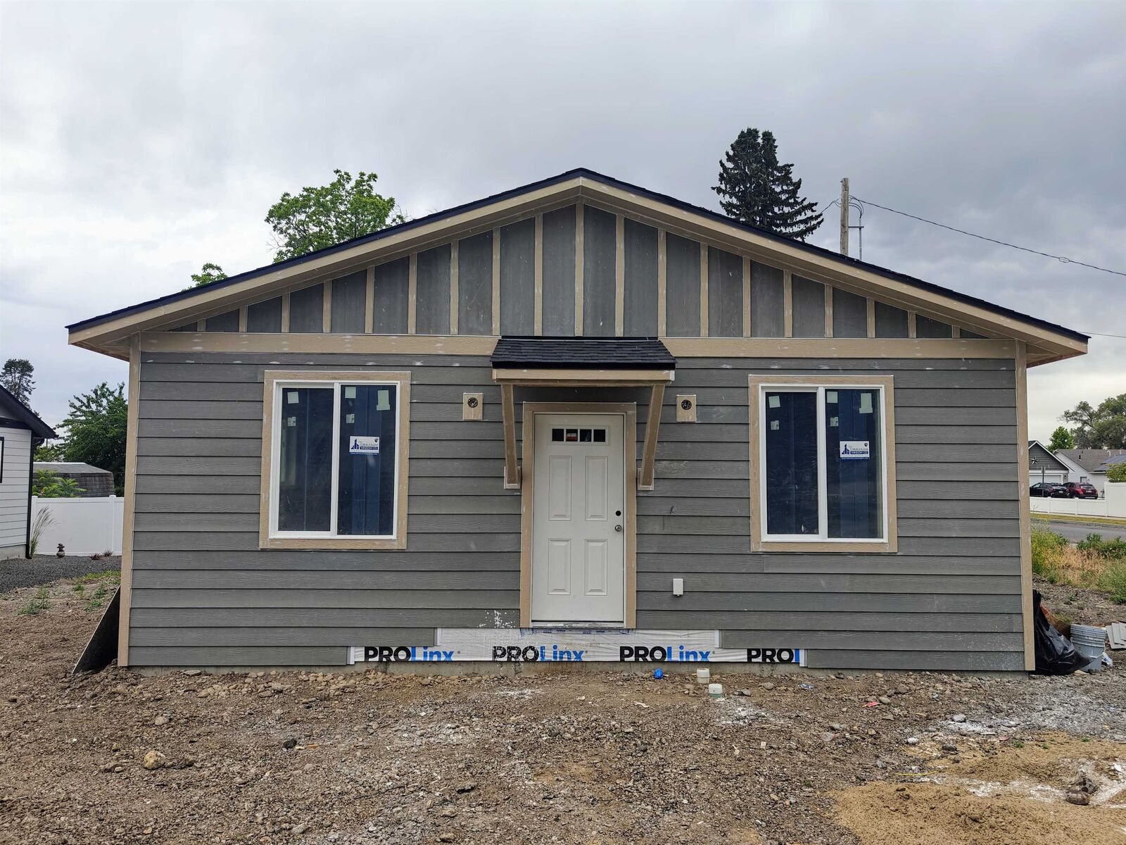 Property Photo: 10718 E Augusta Rd WA 99207